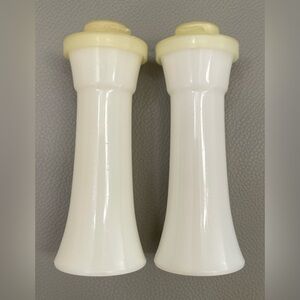 VTG Tupperware Small 4 Inch Salt & Pepper Shakers